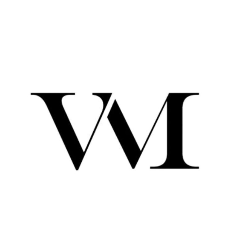 Logo stylisé avec les lettres "V" et "M" en noir sur fond blanc.