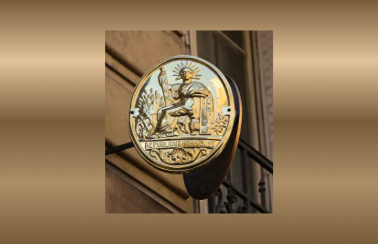 D'anciennes Commissaires de Justice à l'immobilier Enseigne d'Officier public et ministériel.