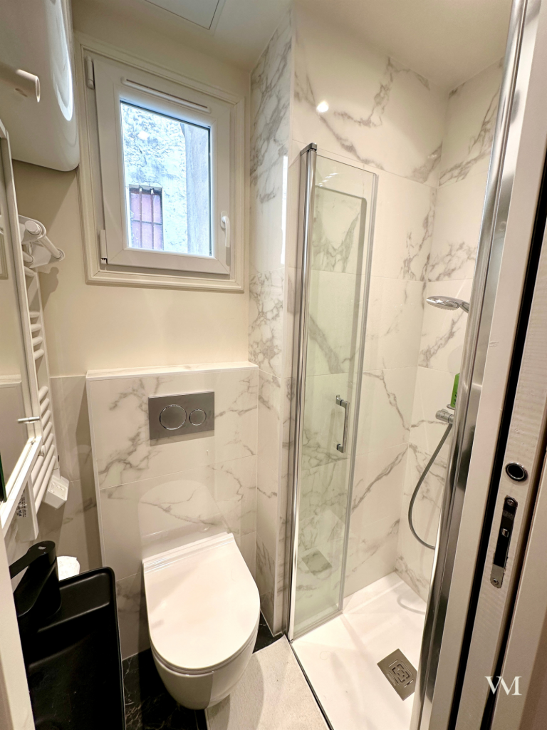 Salle d'eau du studio Paris 6 Odéon